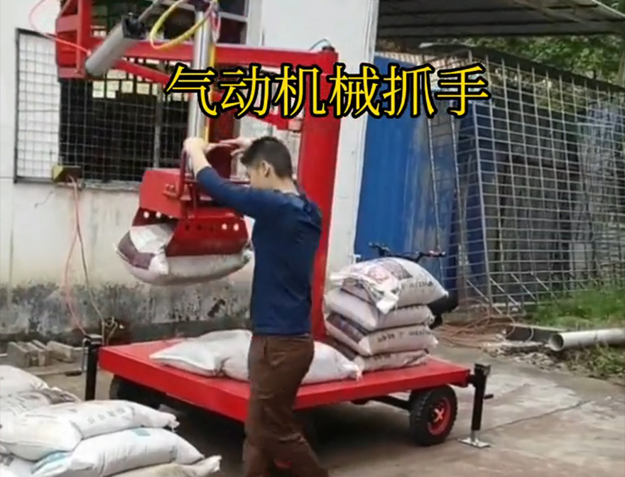 常州市机械抓手常州市自动机械手常州市气动助力机械臂装卸水泥神器好不好用哪里卖化肥搬运机械机械抓手